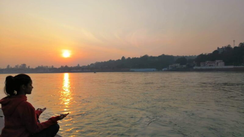 Girl doing yoga in front of Sun